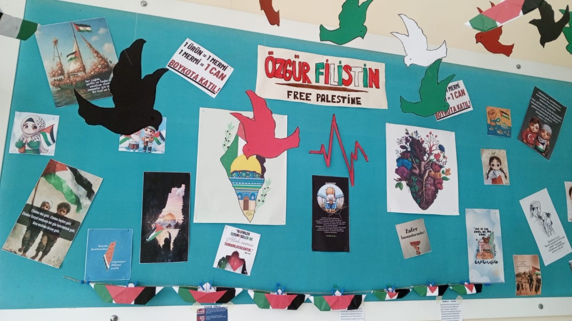 Okulumuzda Özgür Filistin Panosu Hazırlandı.